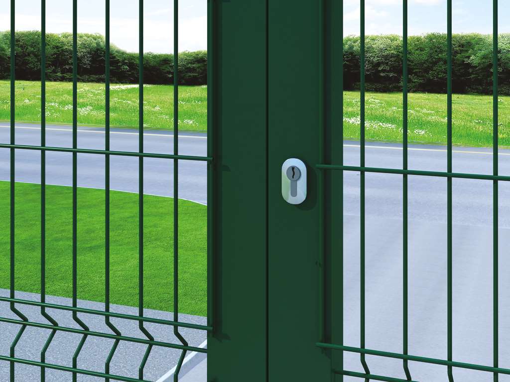 Ворота распашные со стальной рамой с заполнением сварной сеткой 15