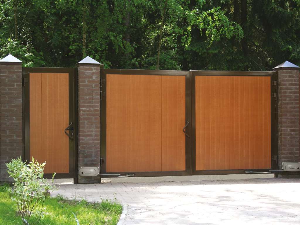 Калитка в алюминиевой раме с заполнением сендвич-панелями PSD-A 8