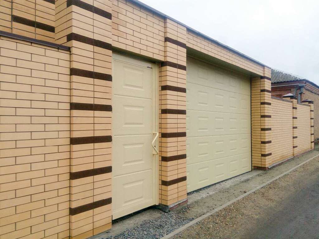 Калитка в алюминиевой раме с заполнением сендвич-панелями PSD-A 9